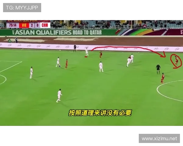 场外人员干扰如何影响足球判罚，裁判权威边界解读