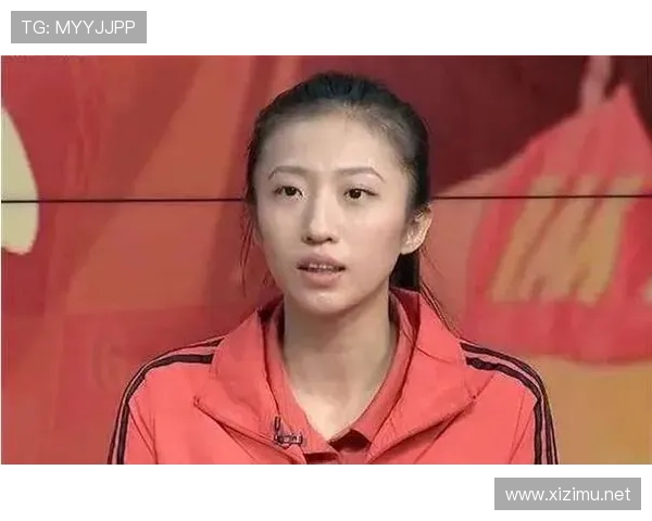 丁霞训练完直接拎爱马仕去吃路边摊，这反差谁懂啊