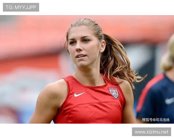 亚历克斯·摩根：球场像猛兽，街头像时尚博主，拎的包让我怀疑人生