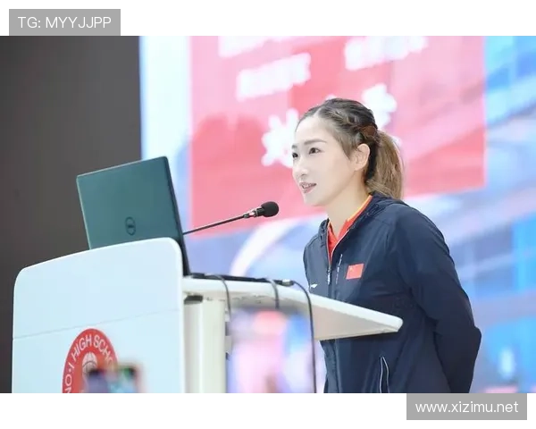 刘诗雯比赛一结束换衣那速度，直接从乒乓台走到红毯，我还以为进错片场