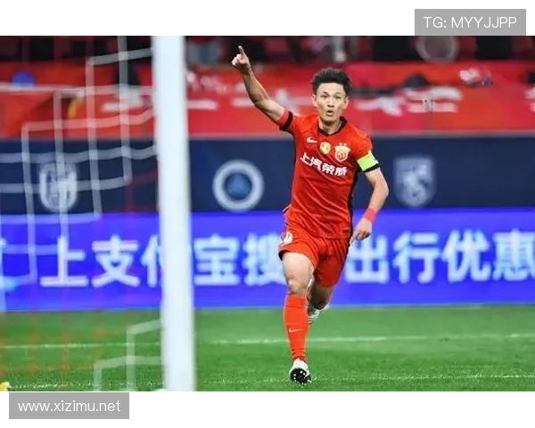 刷到王燊超排队买路边小吃，队长形象瞬间碎了